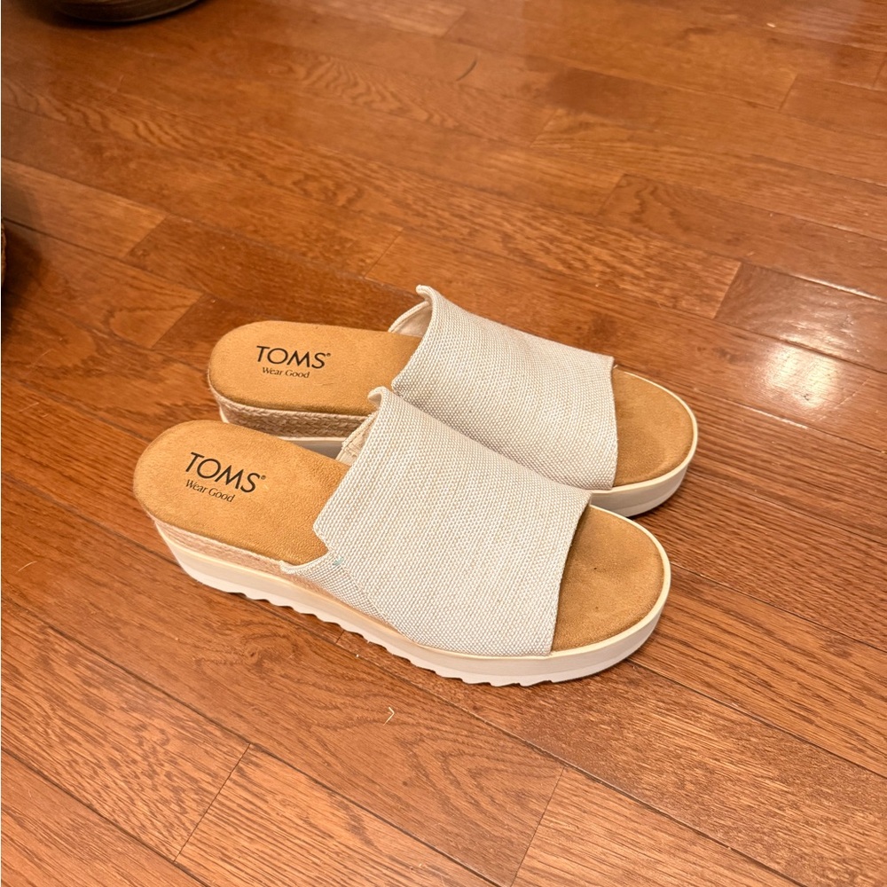 TOMS Women's Tan Mules